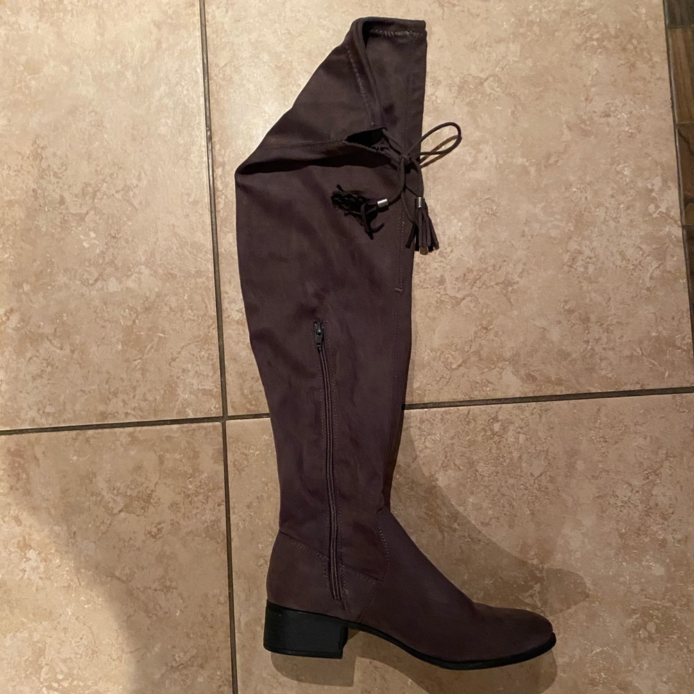 Knee high heeled boots